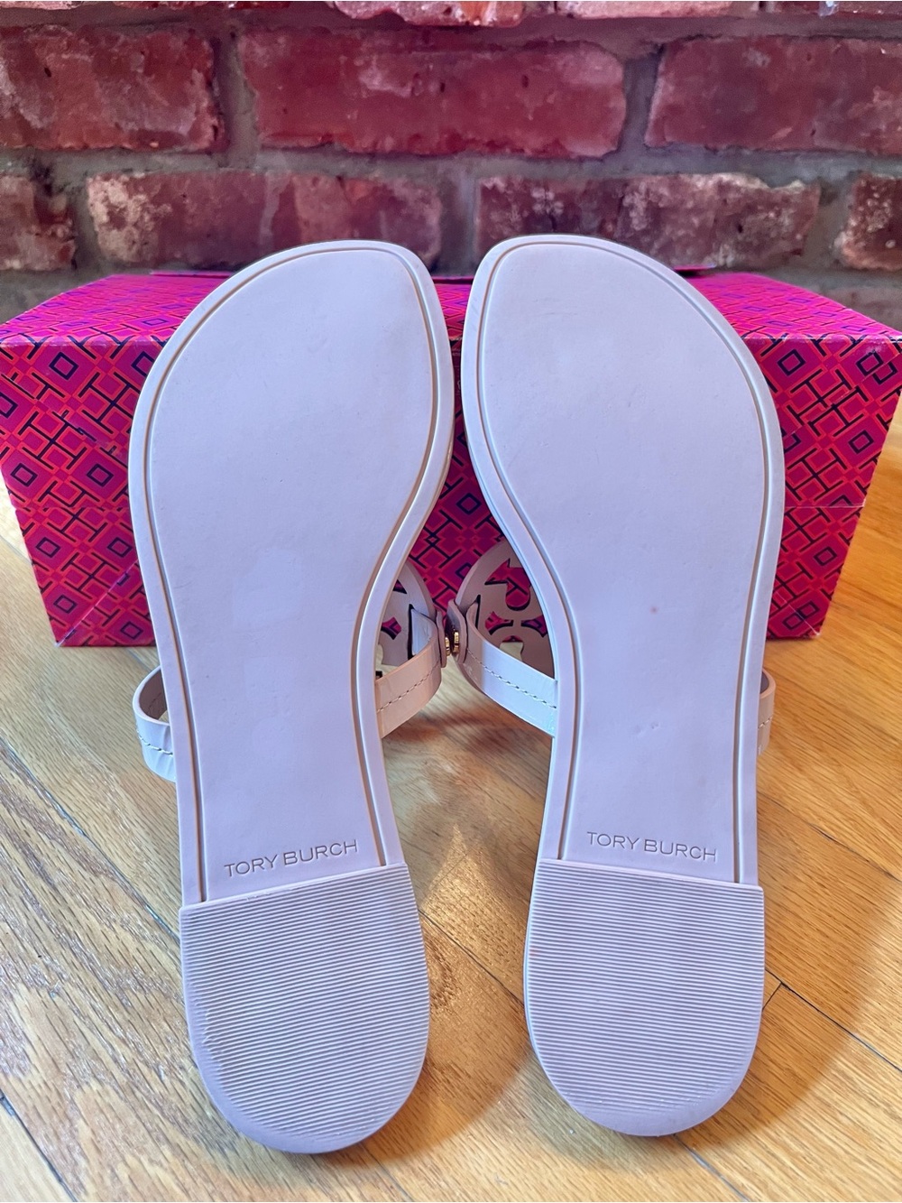 **SOLD** Tory Burch Sea Shell Pink Patent Leather Miller Sandals - Picture 9 of 10